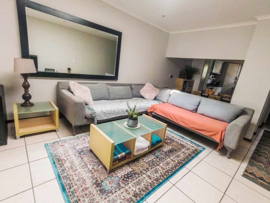 To Let 4 Bedroom Property for Rent in Rondebosch Park Estate Western Cape